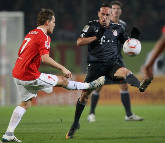 鐵在中場中 鐵在中場中